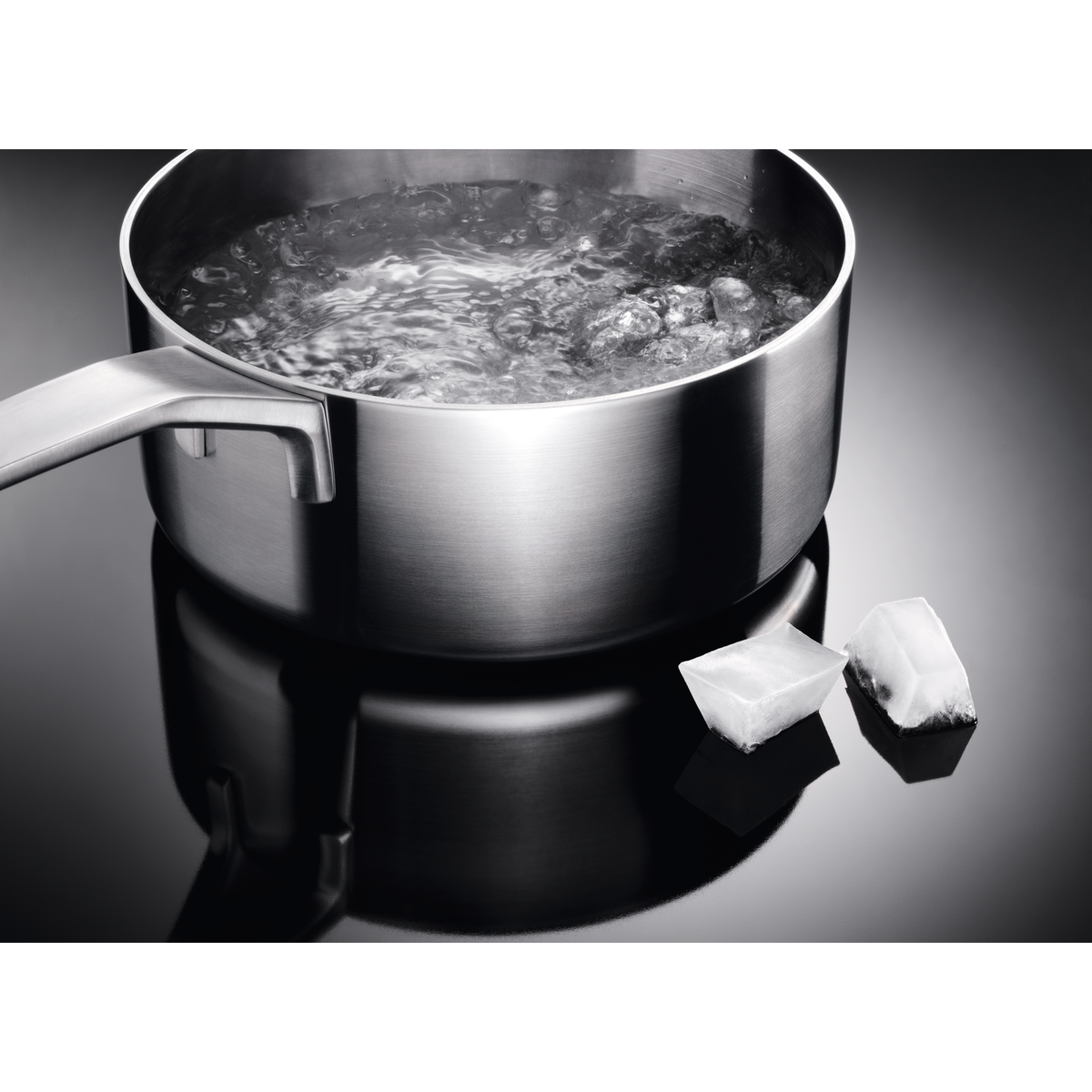 Electrolux - Lattialiesi - LKI66440NW