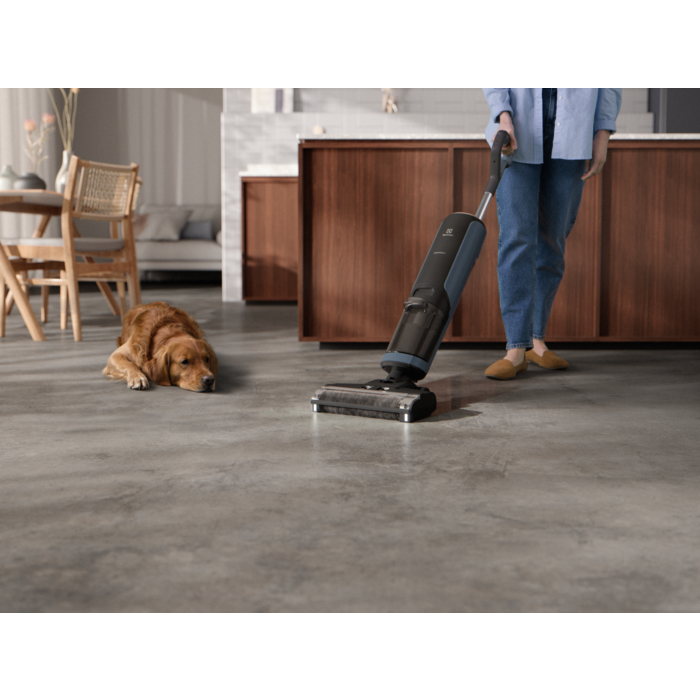 Electrolux - Wet & Dry Cordless cleaner - EW81U3DB