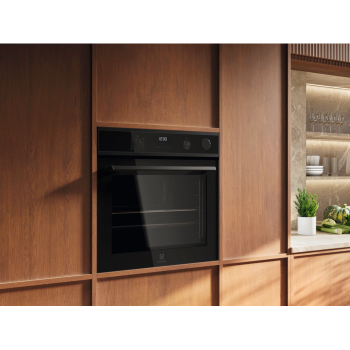 Electrolux - Kalusteuuni - Y6POC67WH