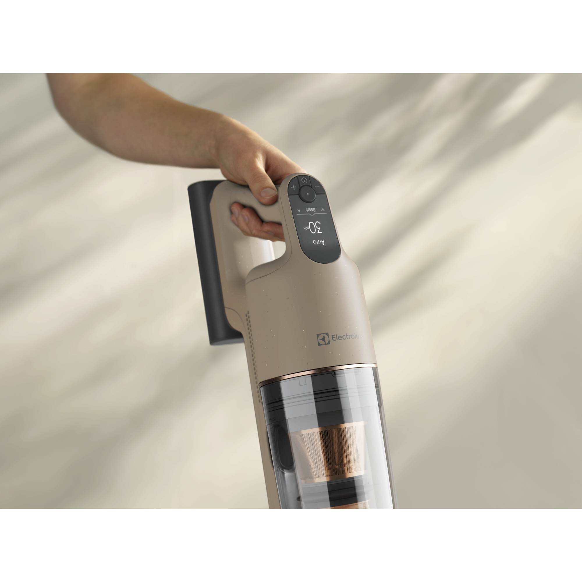  Improved pistol grip is intuitively designed for precise control