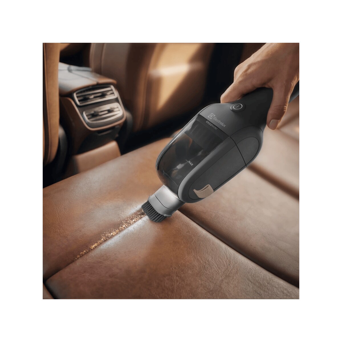The small dusting brush gently cleans uneven or delicate surfaces, such as crevices in cars.