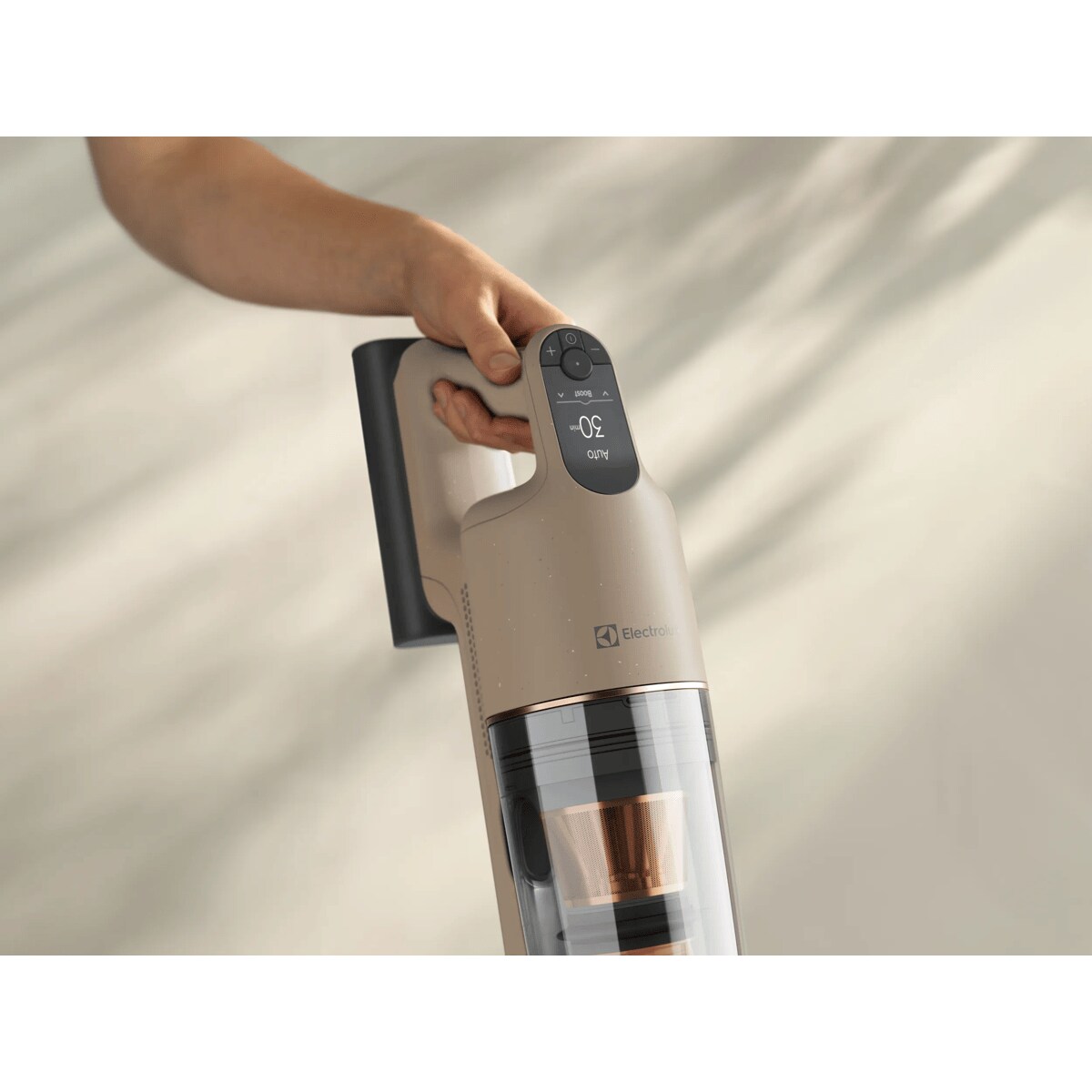  Improved pistol grip is intuitively designed for precise control