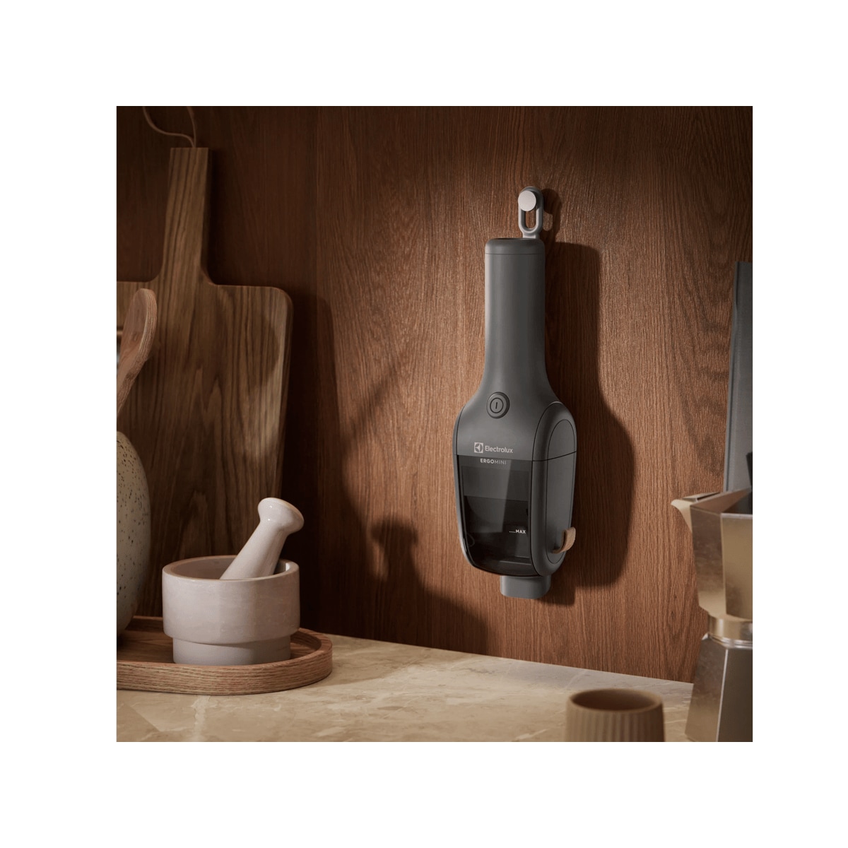 Powerful and practical handheld cleaner weighing just 0,55kg