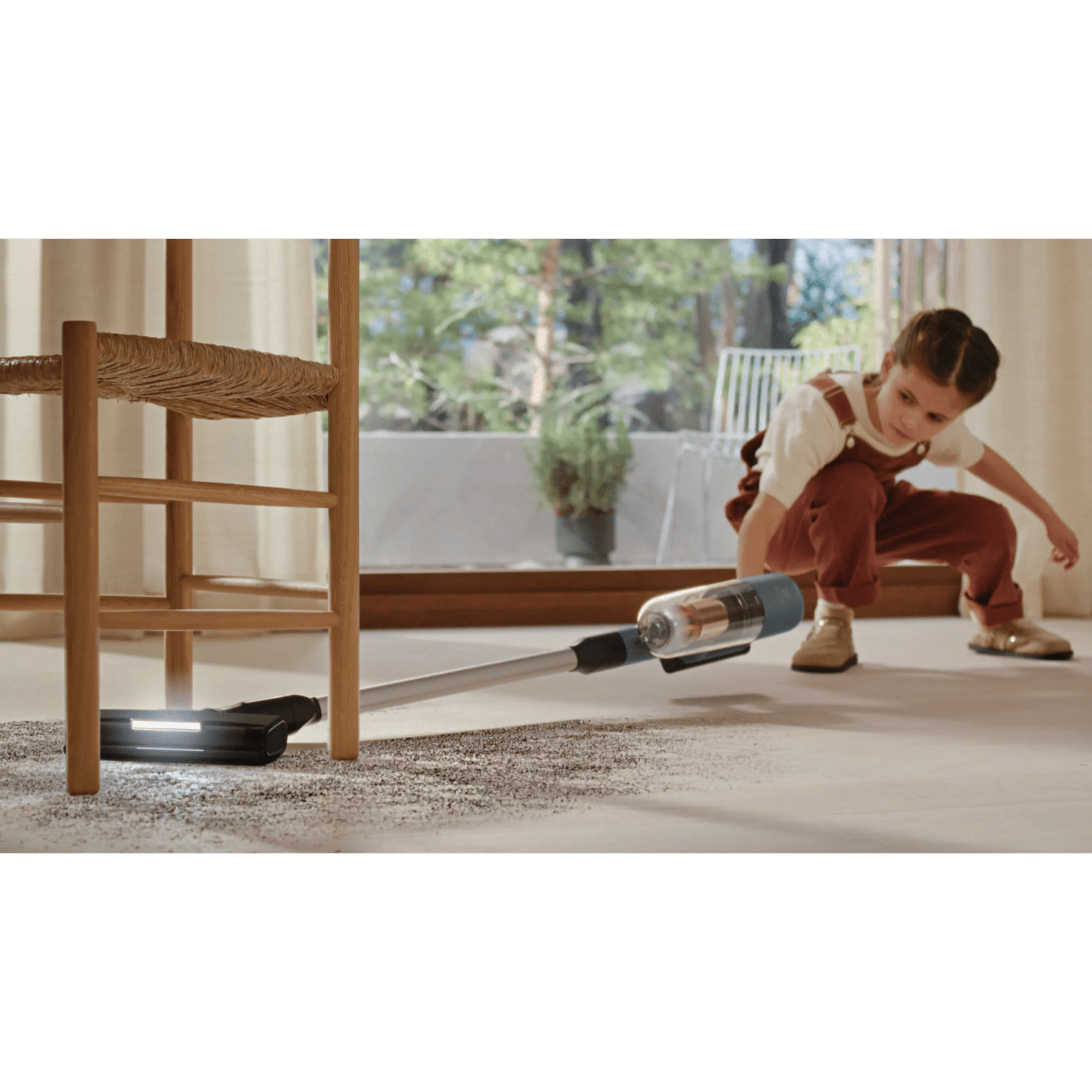 Powerful in every stroke – up to 99%* dust pick-up on hard flat floors
Disclaimer: Based on internal test on hard floors using Boost mode according to IEC 62885-4 standard. 