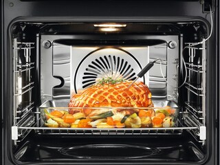 Paistolämpömittarin näyttö ja Electroluxin höyryuuni