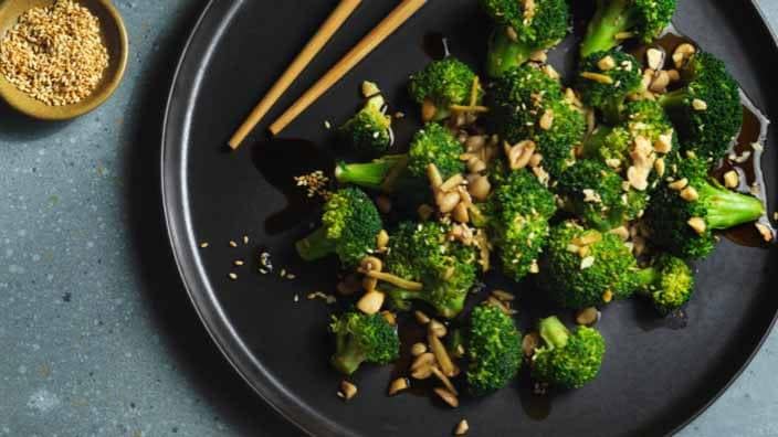 Herkullinen parsakaali lautasella