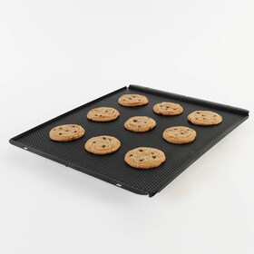Electroluxin Patisserie -leivinpellillä paistuvia pikkuleipiä