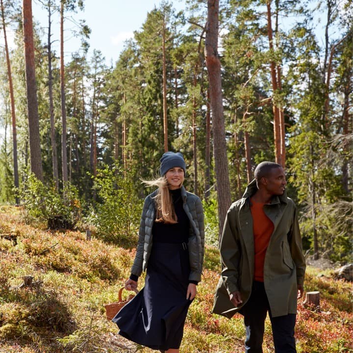 Mies ja nainen metsässä Mies ja nainen metsässä