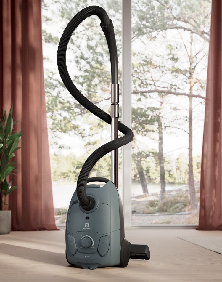Electrolux 500 pussillinen pölynimuri valoisassa olohuoneessa.