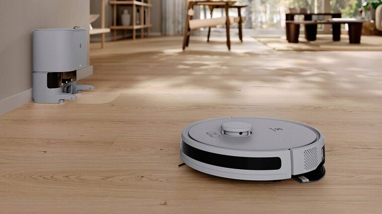 Robotti-imuri olohuoneessa