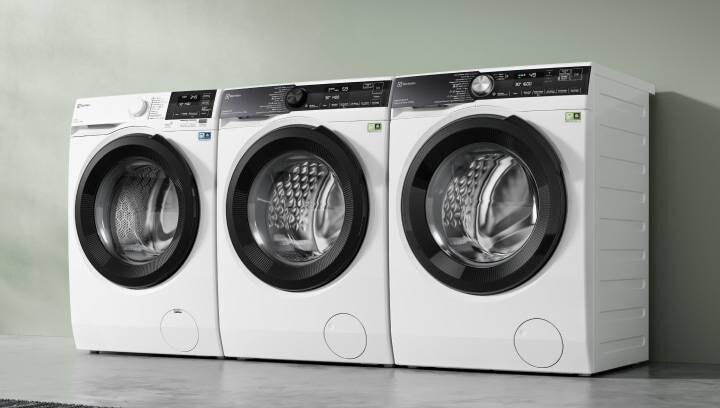 Kolme erilaista Electrolux-pesukonetta vierekkäin.