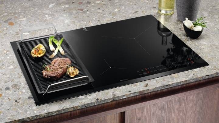 Ruoanlaittoa keittotasolla