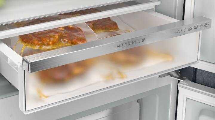 Jääkaappi täynnä ruokaa