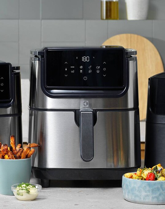 airfryer-keittimiä keittiötasolla