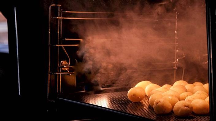 Perunoita höyryuunissa