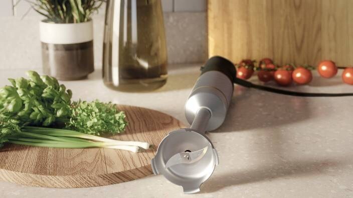 Sauvasekoitin ja vihanneksia.