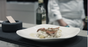 Simpukkavedellä valmistettu risotto