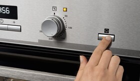 Käsi joka säätää Electroluxin höyryuunia
