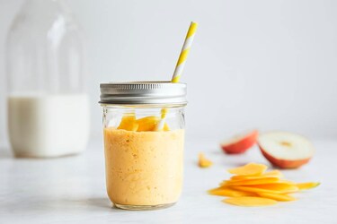Mangoisa proteiinismoothie
